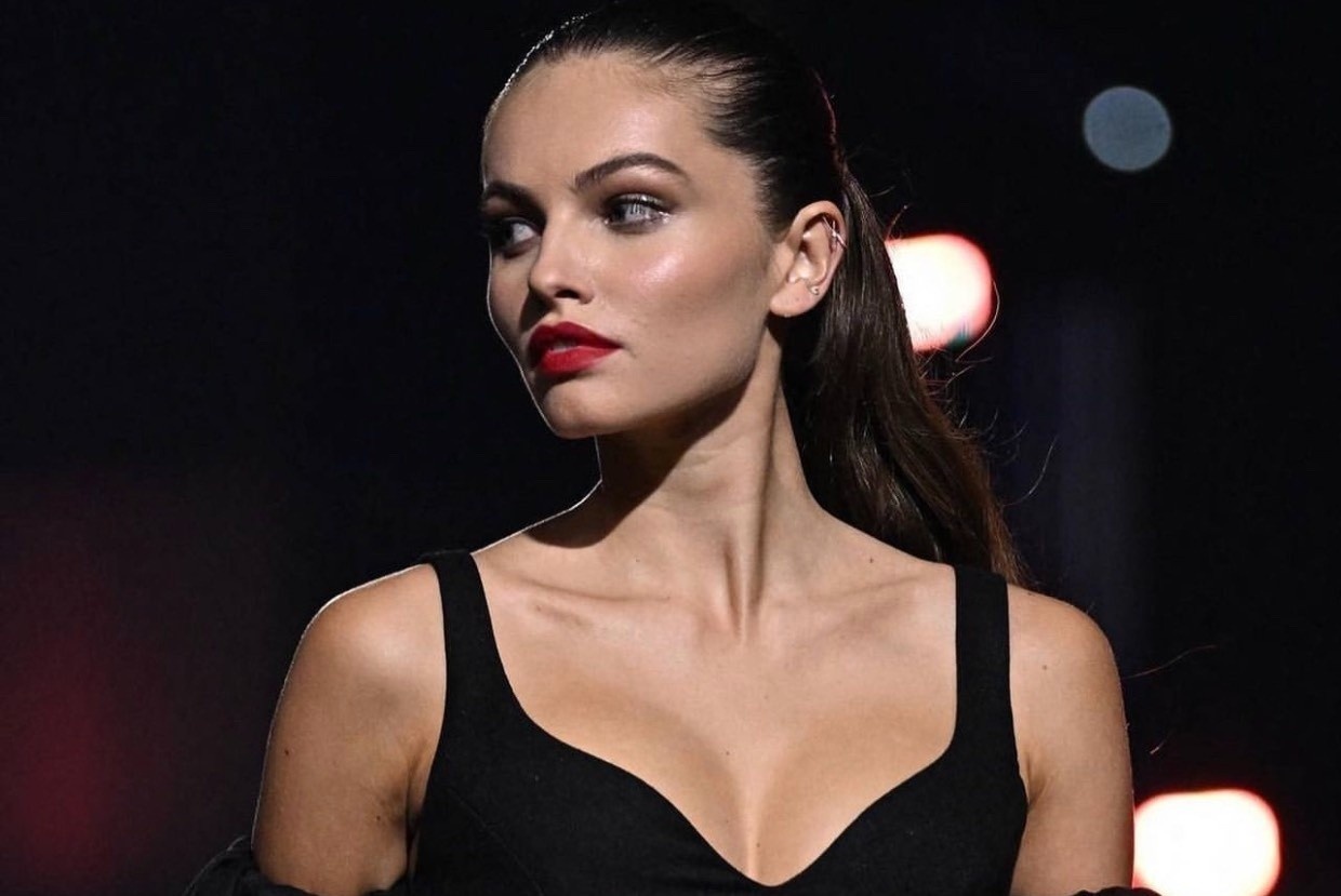 Con gai danh thu Phap gay choang tren san catwalk o Milan hinh anh