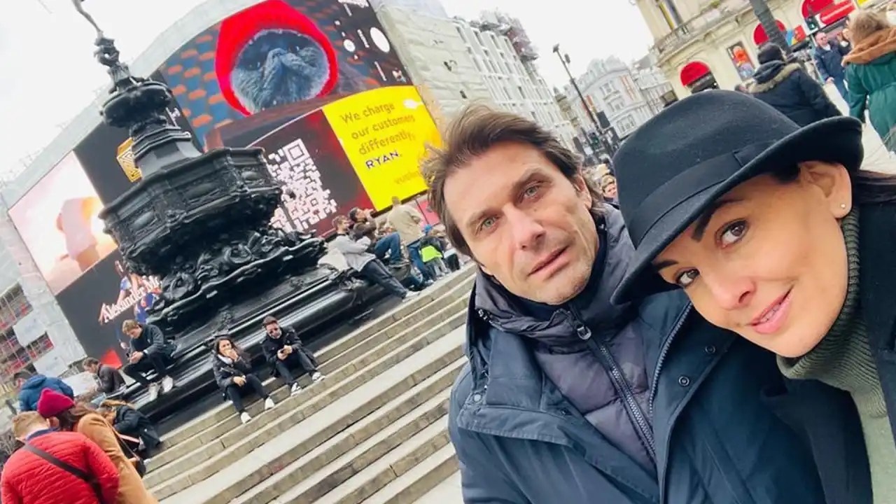 CDV Inter Milan cau xin Antonio Conte tro lai hinh anh