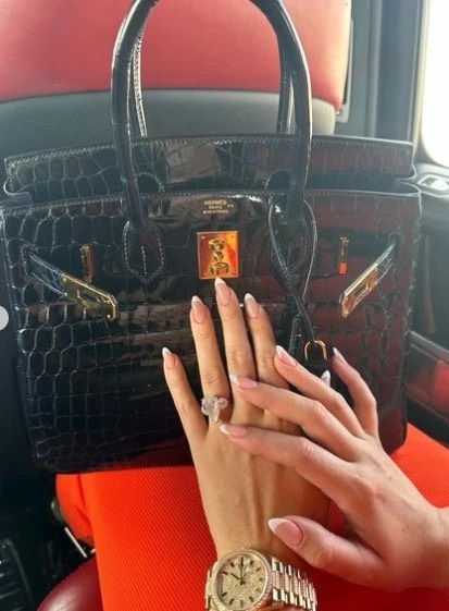 Ban gai Ronaldo anh 1