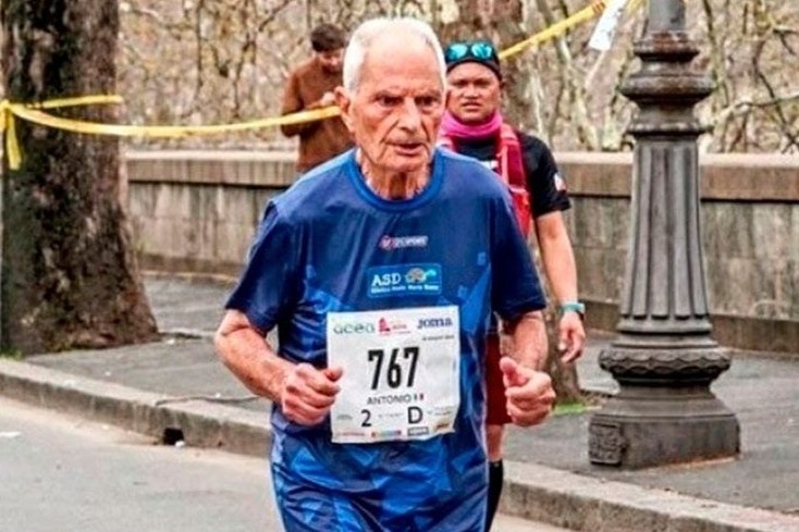 Cu ong 90 tuoi pha ky luc the gioi ve marathon hinh anh