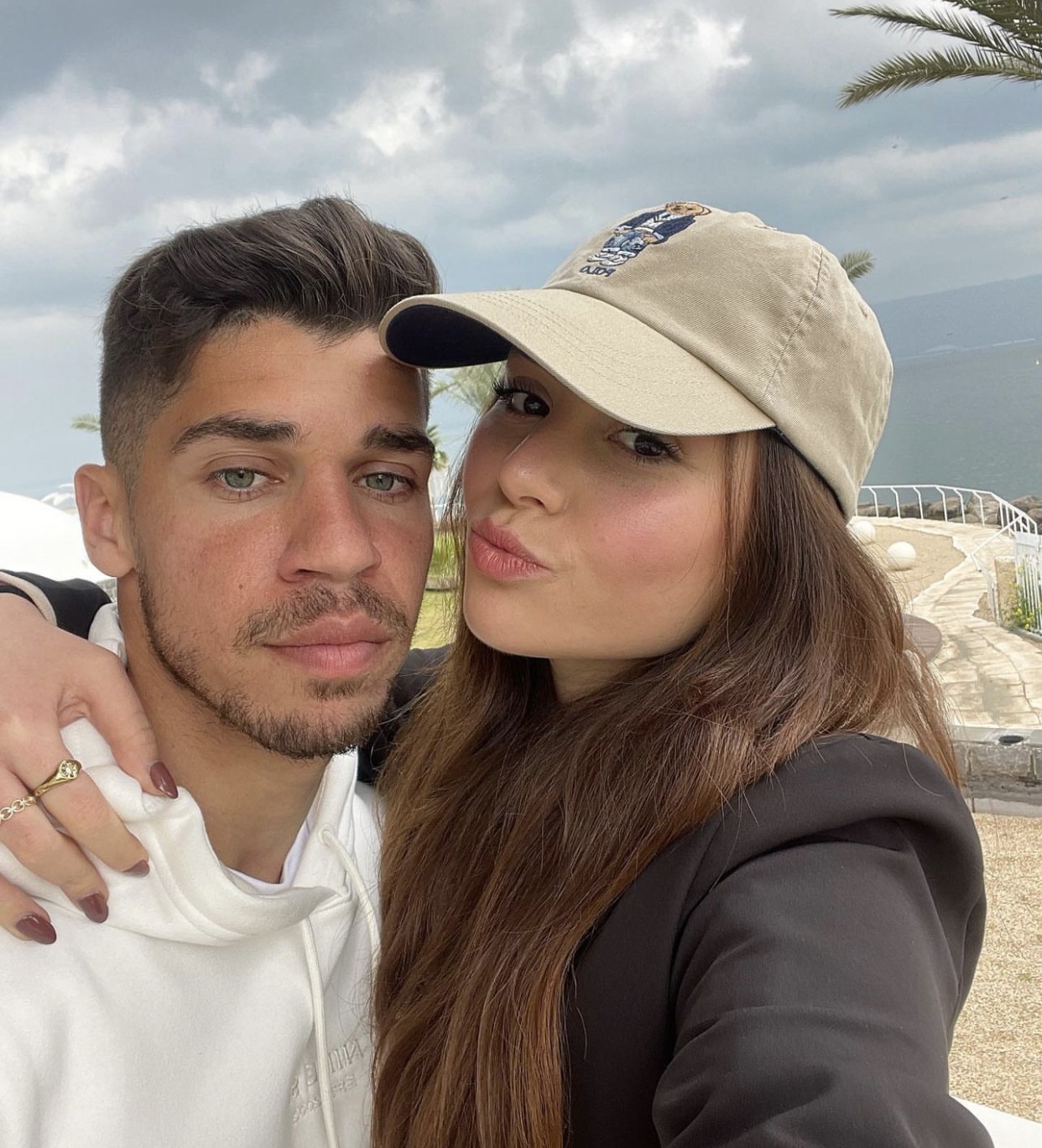 Ban gai Manor Solomon anh 3