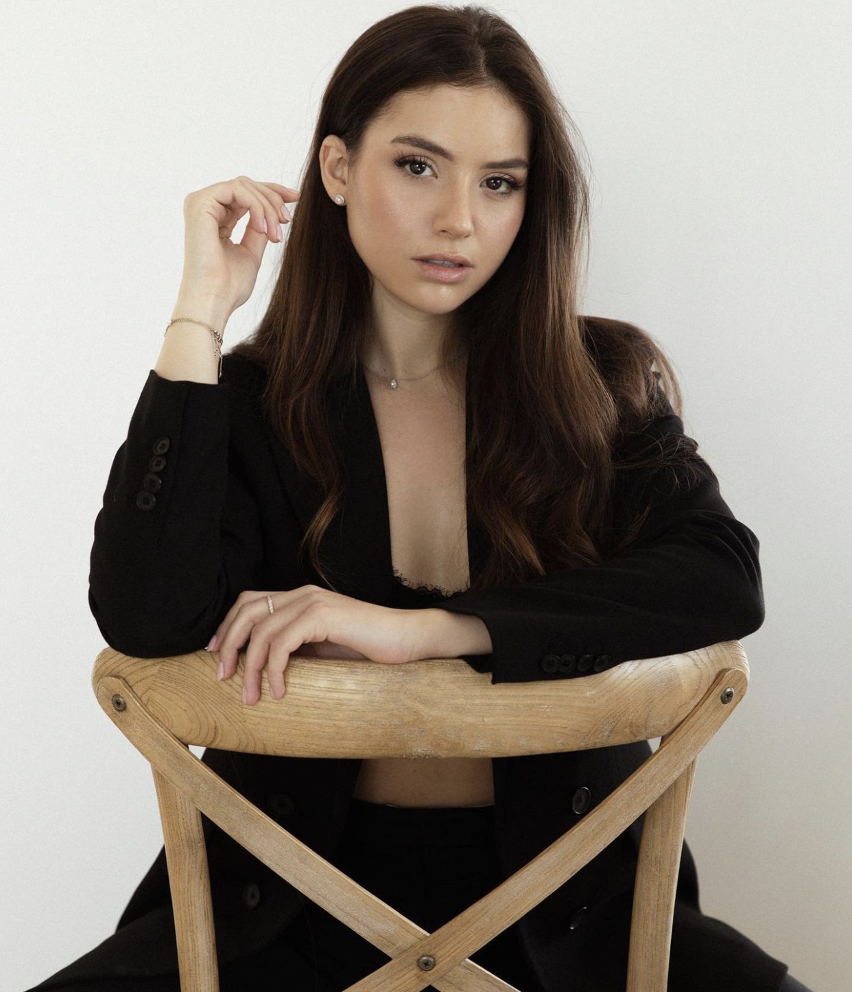 Ban gai Manor Solomon anh 4