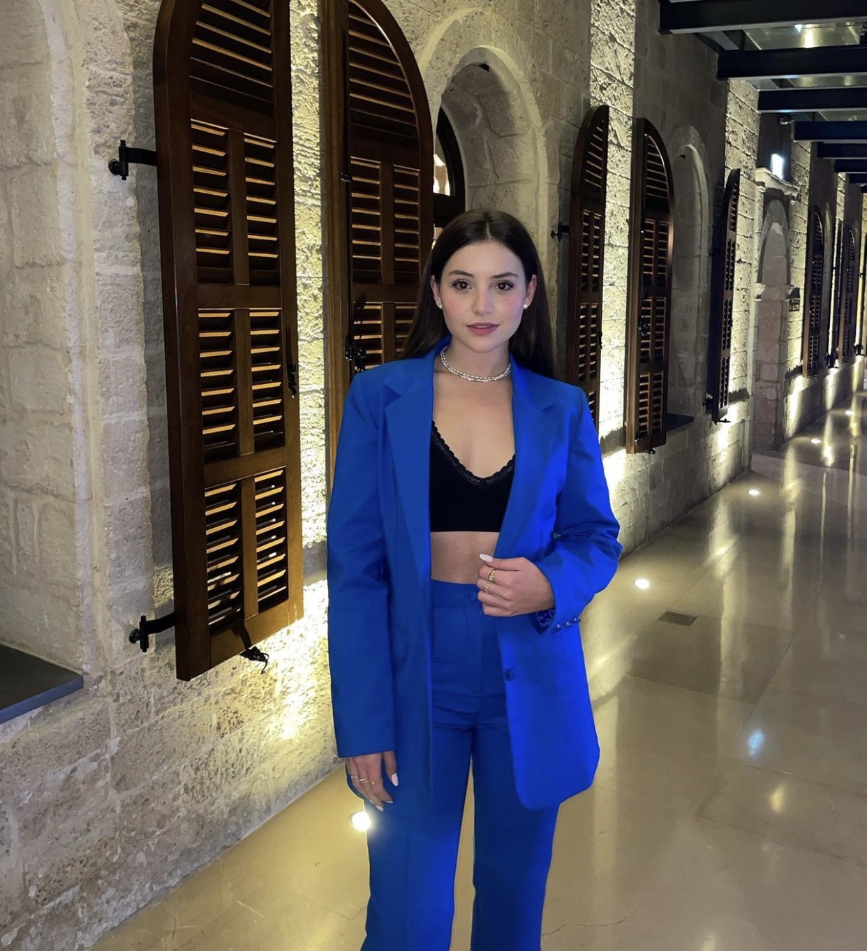 Ban gai Manor Solomon anh 7