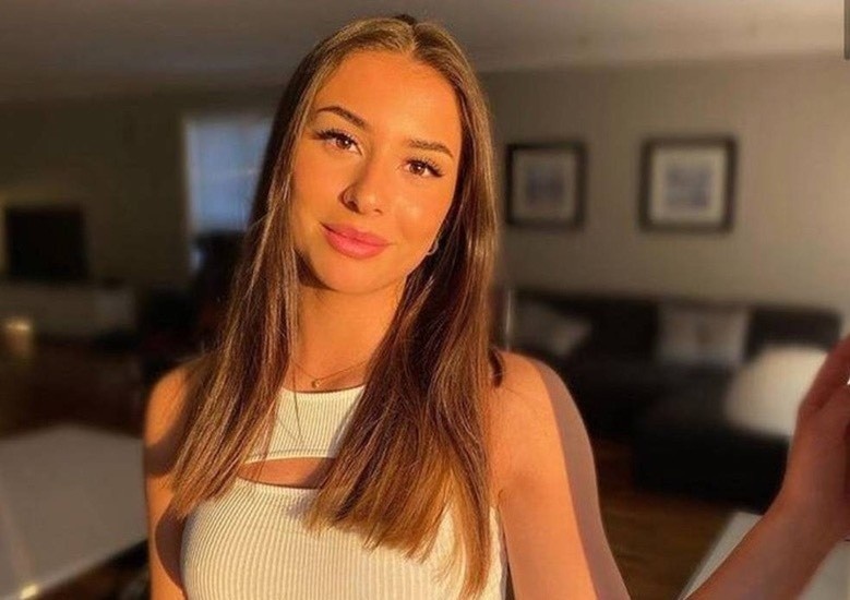 Sac voc ban gai Haaland hinh anh