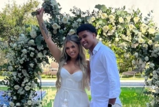 Cau thu tre Chelsea to chuc hon le hoanh trang hinh anh