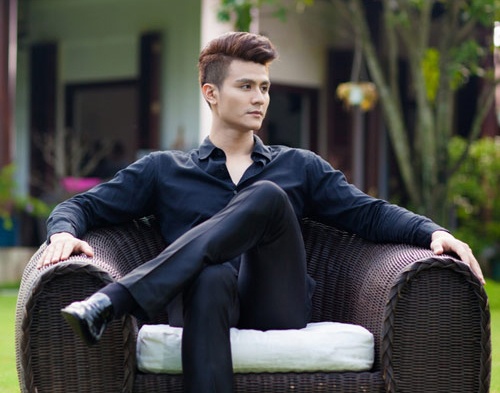 Vinh Thuy khoe giong hat tang Hoang Thuy Linh hinh anh