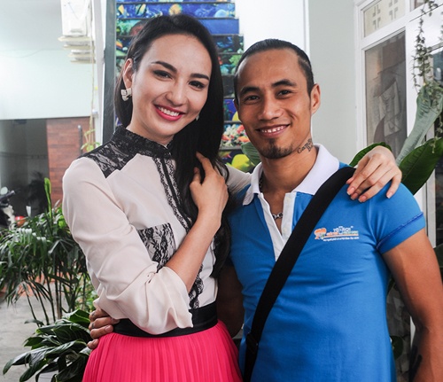 Hoa hau Ngoc Diem tinh tu ben Anh Khoa hinh anh