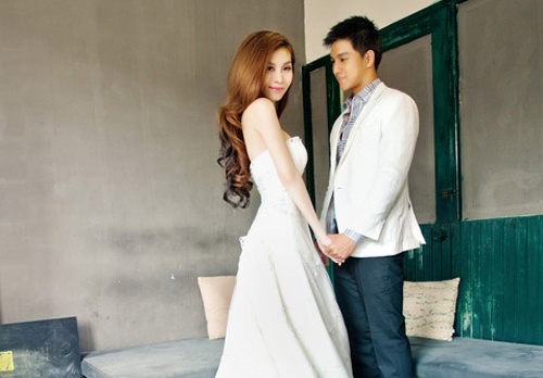 Co gai chuyen gioi giong Thuy Tien khoe 'anh cuoi' hinh anh