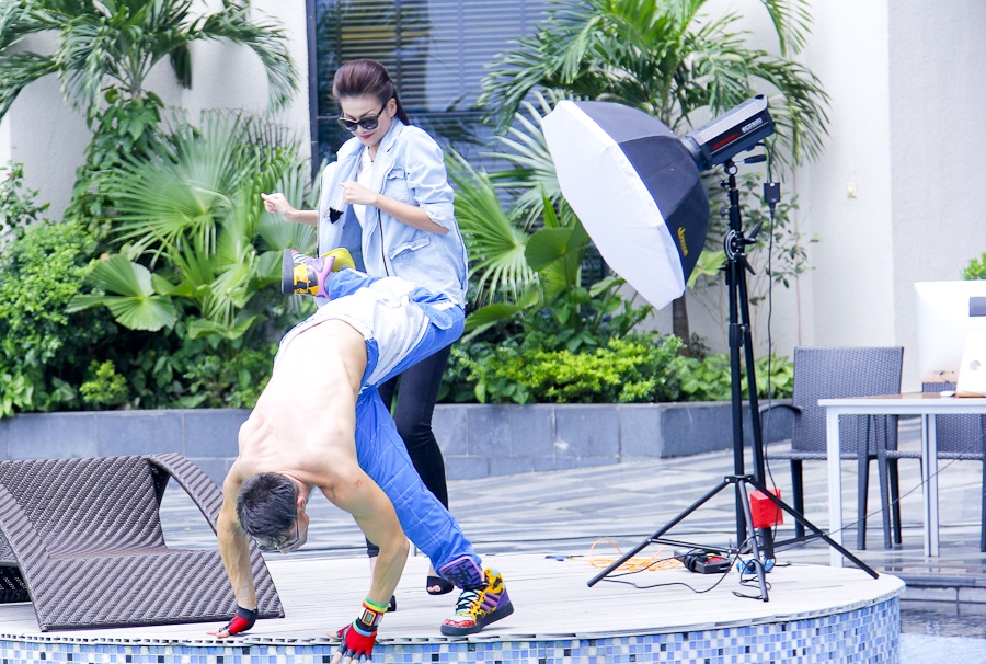 Thanh Hang bat ngo day dong nghiep xuong be boi hinh anh