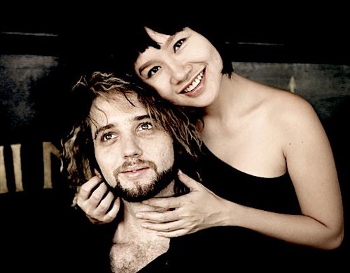 Mai Khoi ket hon voi trai Tay hinh anh