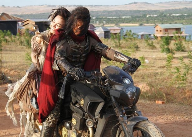 Can canh xe 'khung' cua Dustin Nguyen trong 'Lua Phat' hinh anh