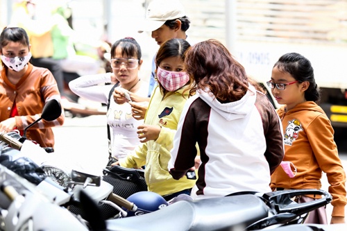 Phuong My Chi duoc dai gia dinh dua di tap The Voice Kids hinh anh