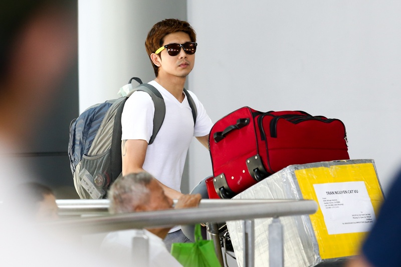 Hau sinh nhat, Tim don doc giua san bay Viet hinh anh