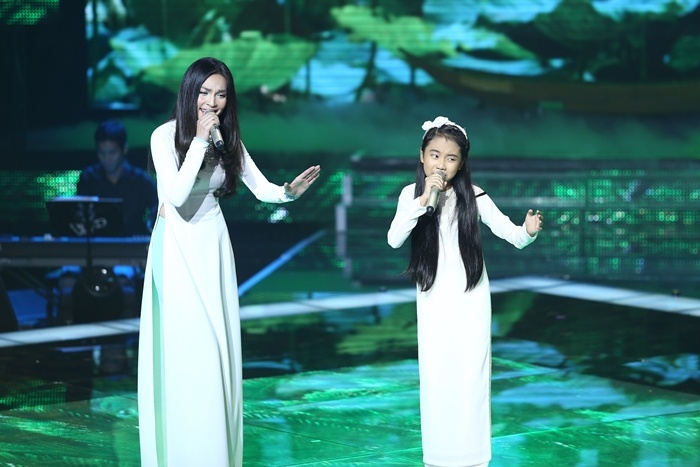 Phuong My Chi hat dan ca ngot ngao ben Hien Thuc hinh anh