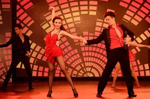 Yen Trang - Ngo Kien Huy khoe tai khieu vu hinh anh