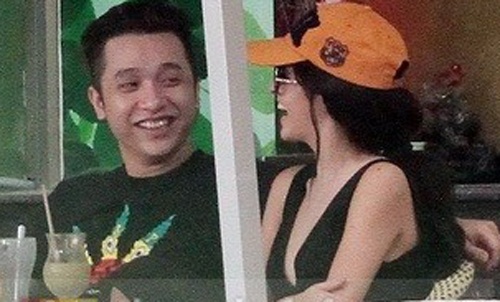 Andrea va Yanbi om ap nhau vui ve tai quan cafe hinh anh