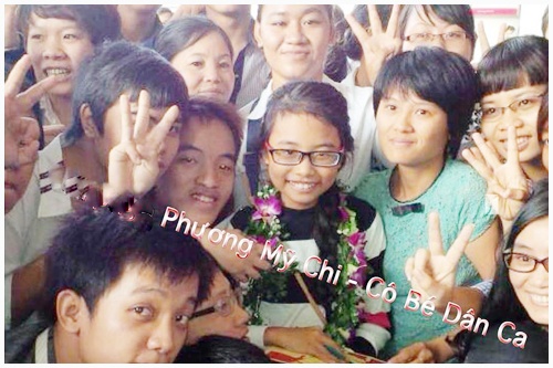 Fan 'vay' Phuong My Chi trong lan dau ra Ha Noi hinh anh