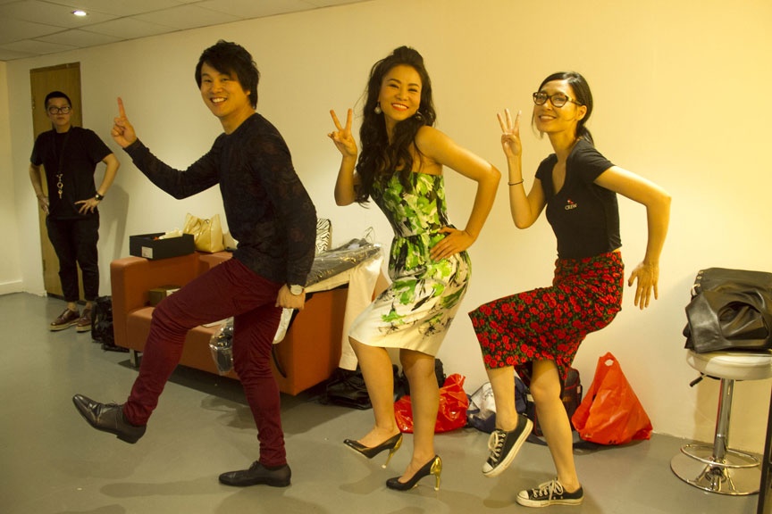 Thu Minh nhi nhanh ben Thanh Bui hinh anh