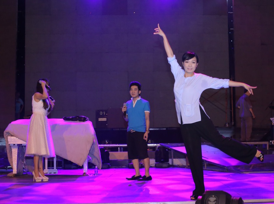 Phuong Thanh mua treu Quang Ha tap hat hinh anh
