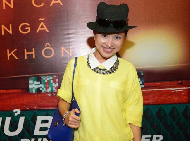 Van Hugo doi mu meo di xem phim hinh anh