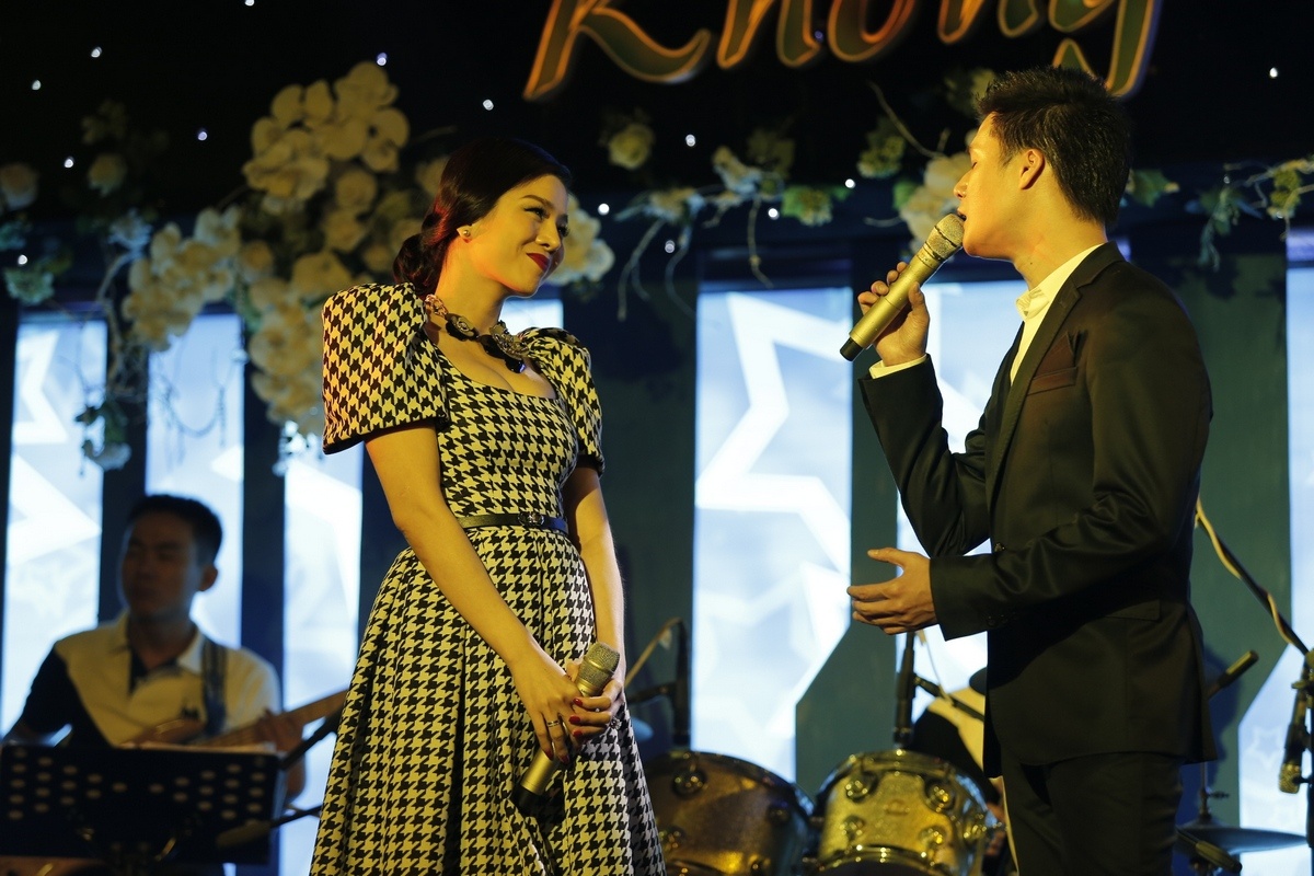 Le Quyen dep doi ben Quang Dung hinh anh