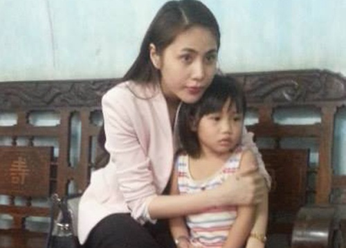 Thuy Tien cung fan toi tham em be bi bo bao hanh hinh anh