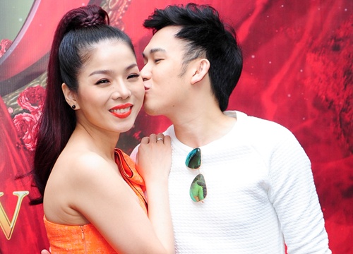 Le Quyen hat dan ca duong dai trong liveshow rieng hinh anh