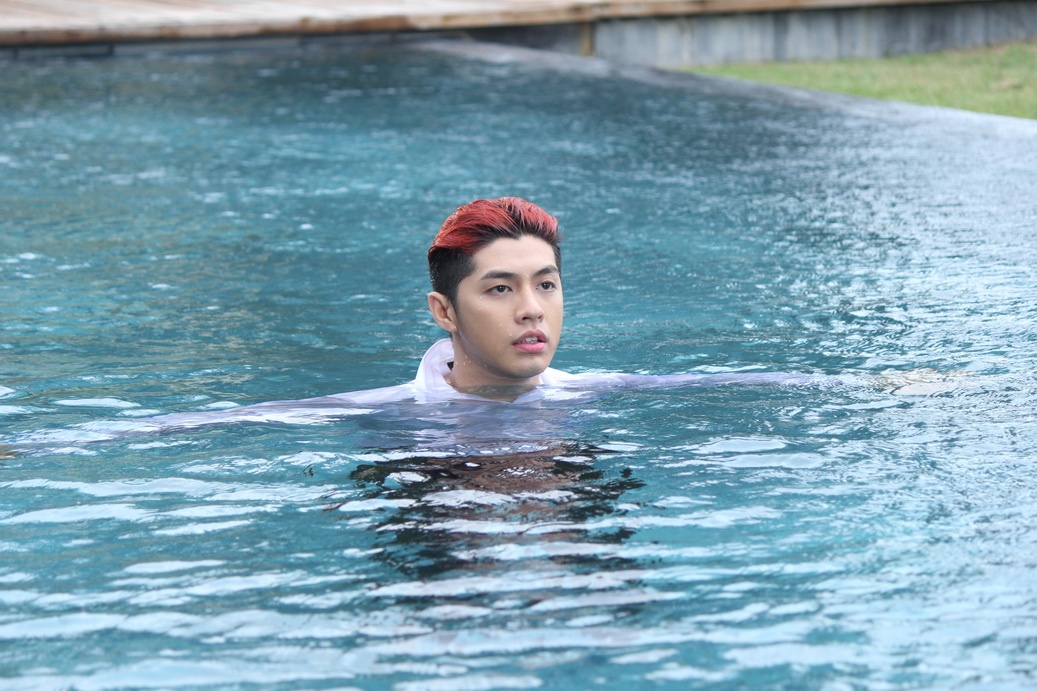 Clip Noo Phuoc Thinh troi tren nuoc trong MV moi hinh anh