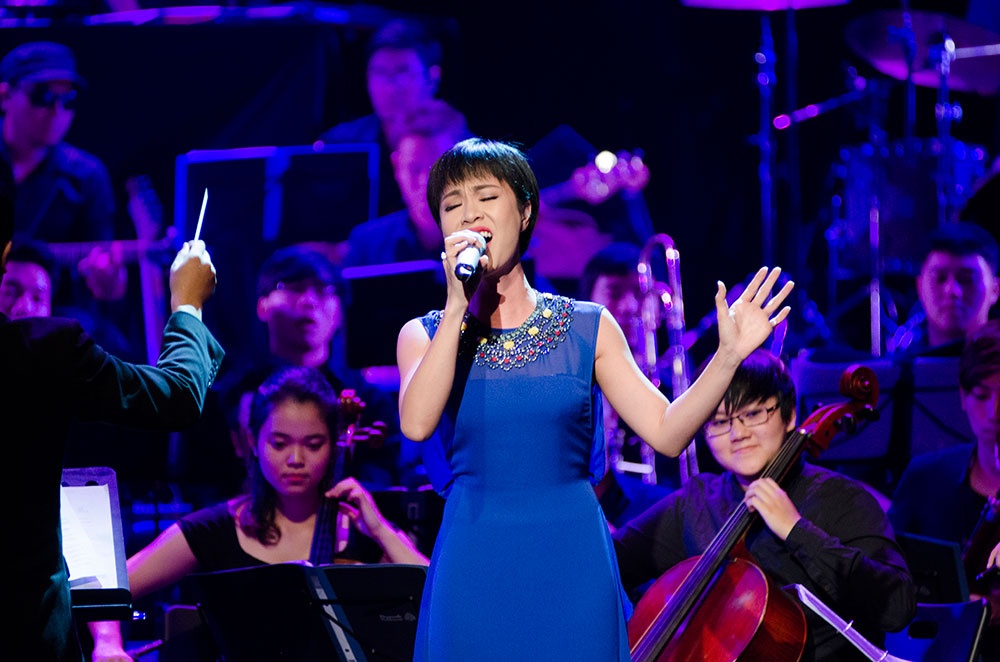Uyen Linh hat cung dan nhac giao huong 9X hinh anh