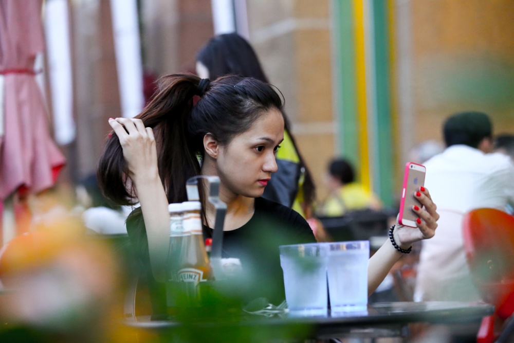 Bat gap Huong Giang Idol dieu da giua pho hinh anh