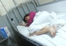 Hoang Yen nam co ro tren giuong benh sau tai nan lat xe hinh anh