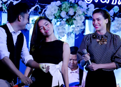 Le Quyen nung niu ben Ha Ho - Duong Trieu Vu hinh anh