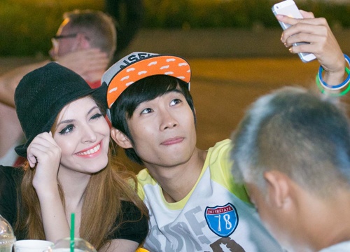 Bat gap Andrea than mat ben chang trai la mat hinh anh