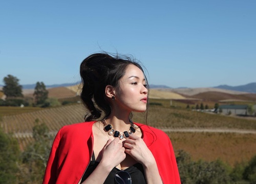 Thuy Top mat moc di choi California hinh anh