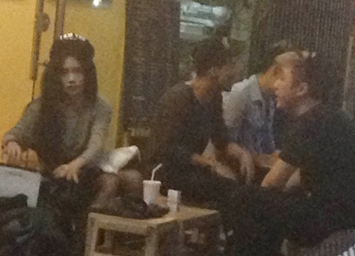 Yanbi cung ban gai VJ nong bong ngoi cafe via he Ha Noi hinh anh