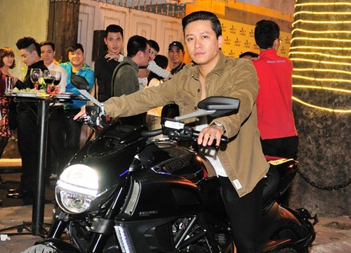 Tuan Hung 'bo roi' ban gai, cuoi xe 700 trieu di du tiec hinh anh