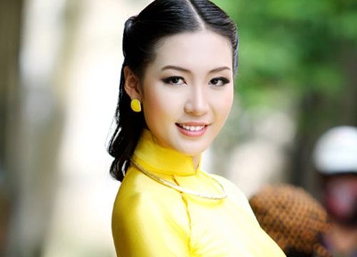 A hau Viet Nam 2010 sap len xe hoa hinh anh