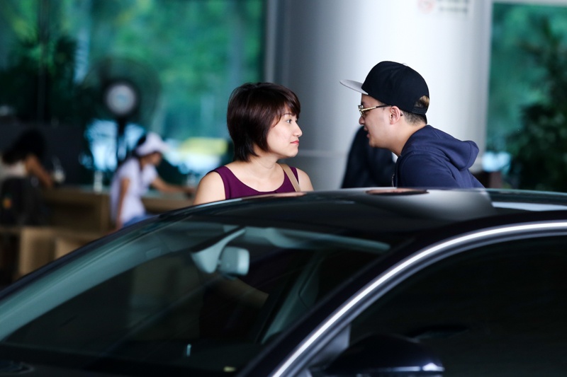 Cao Thai Son duoc chi gai dua xe sang ra san bay don ve hinh anh