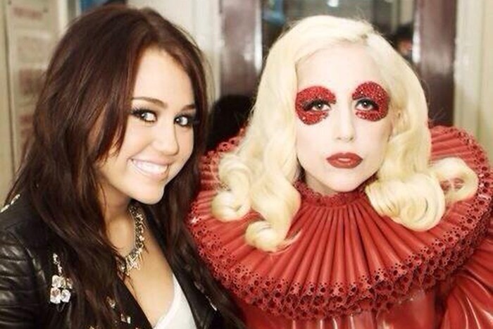 Miley Cyrus, Lady Gaga bi dan em vuot mat tai Grammy 2014 hinh anh