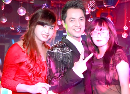 Dang Khoi van hut fan nu du moi lay vo hot girl hinh anh