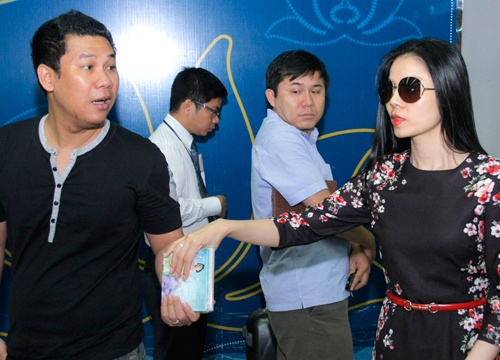 Le Quyen duoc chong thap tung ra Ha Noi hinh anh