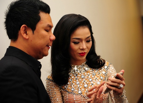 Ong xa ngot ngao cham soc Le Quyen sau canh ga hinh anh