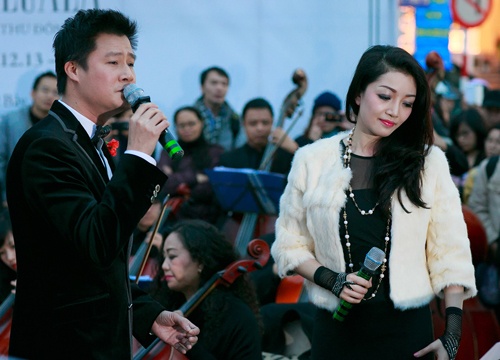 Quang Dung hat cung Pham Thu Ha tren he pho Ha Noi hinh anh