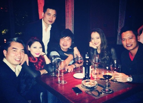 Thanh Thao va vo chong Jennifer Pham ru nhau di bar hinh anh