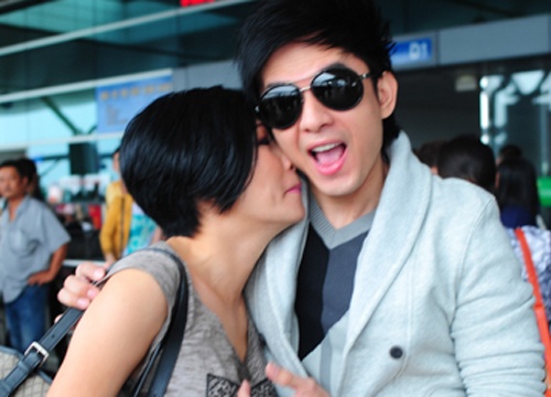 Phuong Thanh hon truot Dan Truong giua san bay hinh anh