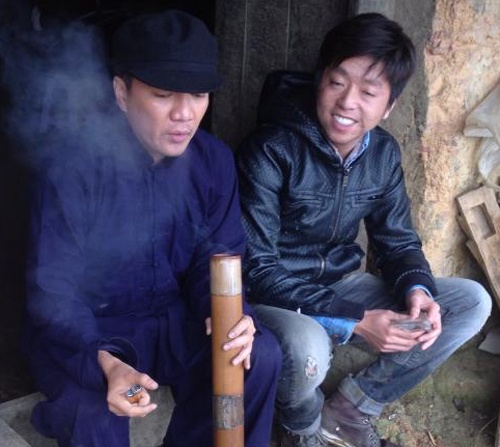 Mr. Dam rang den ngoi hut thuoc lao o mien nui hinh anh