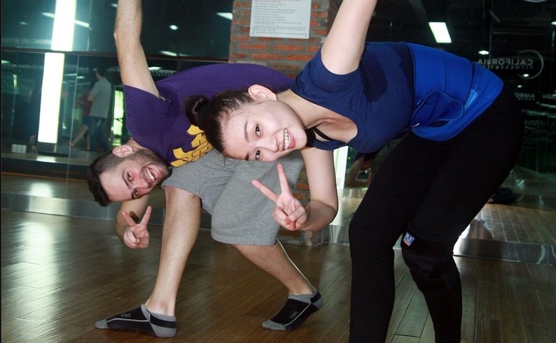 Thu Thuy muot mo hoi tap nhay du phai nep lung hinh anh