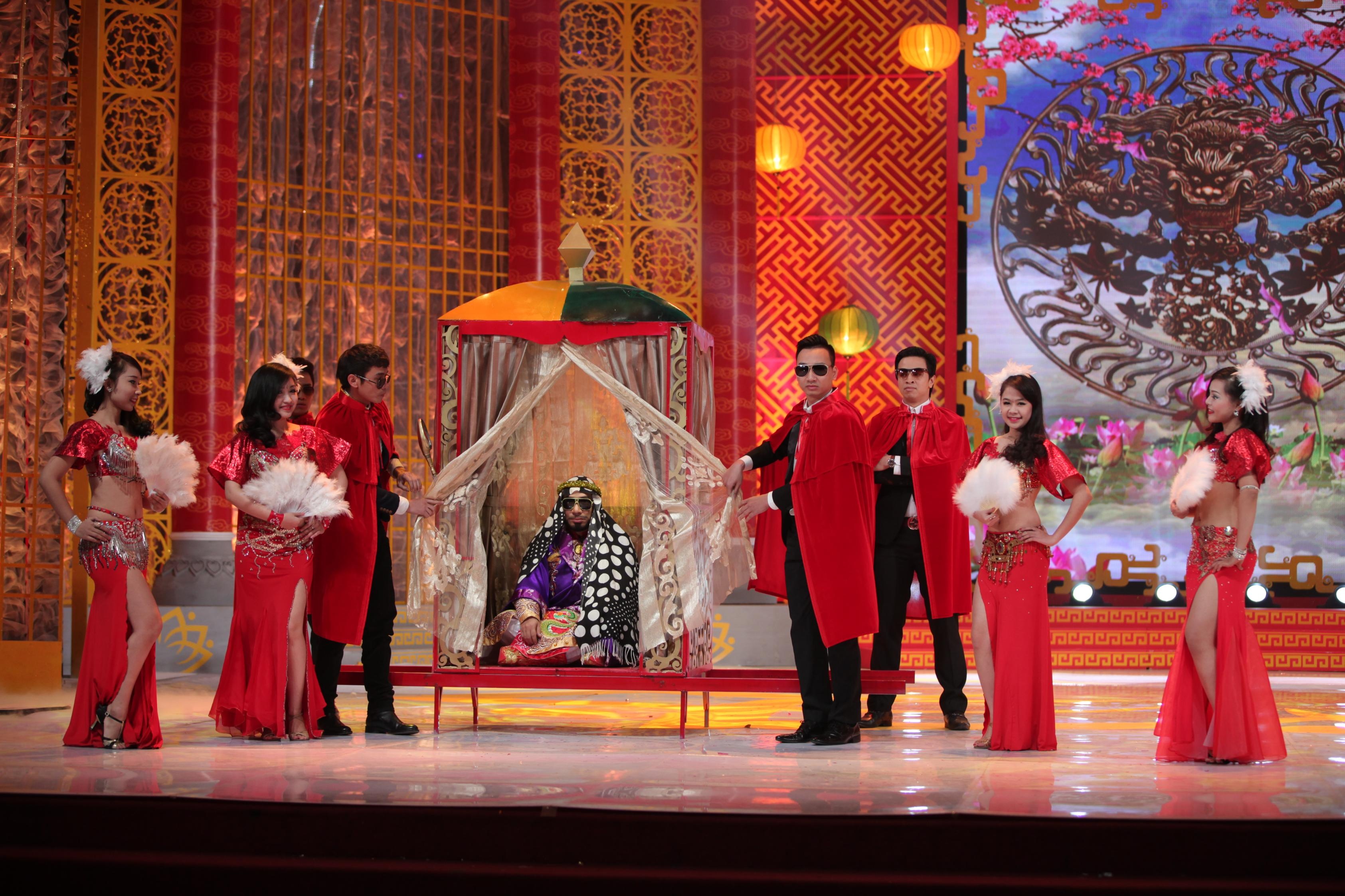 Trai dep bi truc xuat, 'Con buom xuan' len san khau Tao quan hinh anh