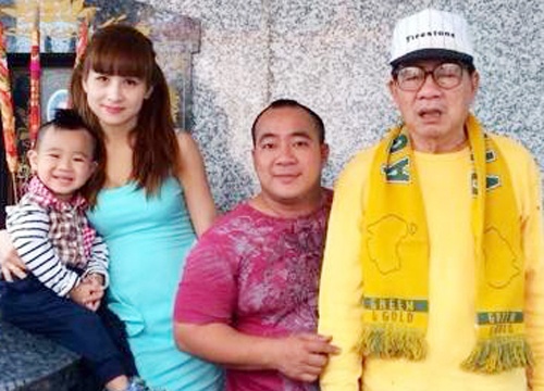 Hieu Hien dua vo con tao mo ma Kim Ngoc ngay cuoi nam hinh anh