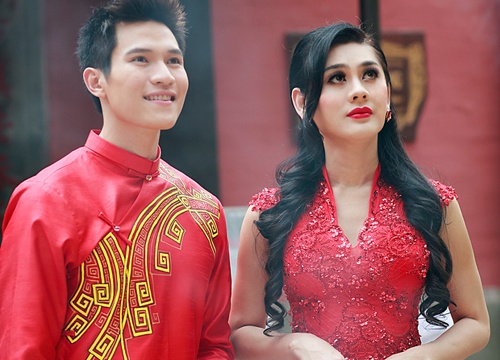 Lam Chi Khanh dien ao dai goi cam ben hot boy hinh anh